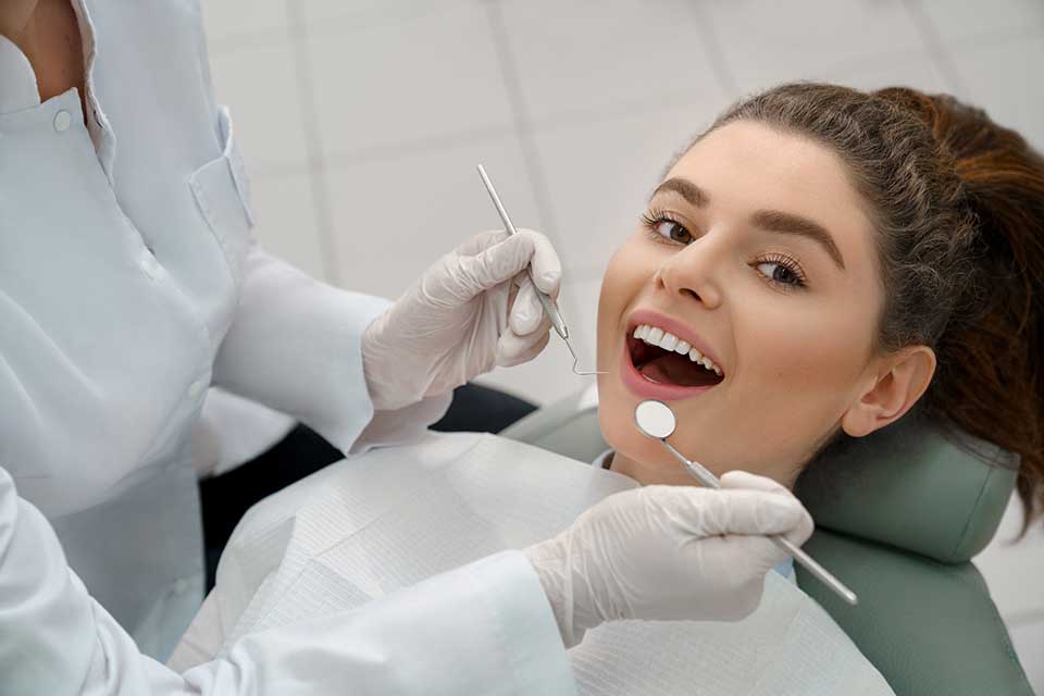 Bezbolesne leczenie zębów w gabinecie stomatologicznym